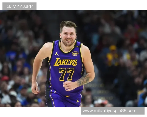 东契奇为湖人转播团队送车车上专属名牌彰显心意